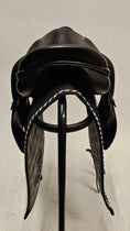 Load image into Gallery viewer, Amerigo Vega Dressyrsadel 17"/+1,5