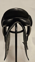 Load image into Gallery viewer, Morris & Nolan Dressyrsadel 17,5/ W