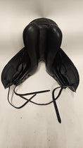 Load image into Gallery viewer, Equiline Contest Dressyrsadel 17"/MW