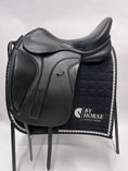 Load image into Gallery viewer, Equiline Competition Dressyrsadel 18"/M