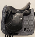 Load image into Gallery viewer, Bates Artiste Dressyrsadel 17-17,5"/MW