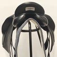 Load image into Gallery viewer, Connector Dressyrsadel 17,5"/3,5