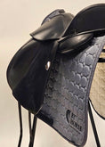 Load image into Gallery viewer, Bates Innova Dressyrsadel 17,5"/M