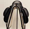 Load image into Gallery viewer, Custom Wolfgang Solo Dressyrsadel 16"/W