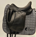 Load image into Gallery viewer, Equiline Alissum Dressyrsadel 17"/MW
