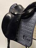 Load image into Gallery viewer, Harry Dabbs Dressyrsadel 17,5"/MW