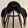 Load image into Gallery viewer, Amerigo Vega Dressyrsadel 17"+1,5