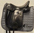 Load image into Gallery viewer, Bates Innova Dressyrsadel 17,5"/M