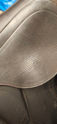 Load image into Gallery viewer, Equipe Viktoria Dressyrsadel 17,5"/M