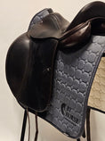 Load image into Gallery viewer, Prestige D1 Dressyrsadel 17"/M