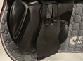 Load image into Gallery viewer, Prestige Versailles Hoppsadel 17"/34