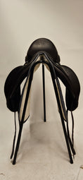 Load image into Gallery viewer, Equipe Olympia Dressyrsadel 17"/+1
