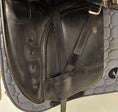Load image into Gallery viewer, Bates Innova Dressyrsadel 18"/MW