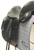 Load image into Gallery viewer, Anatomica Cygnus G3 Dressyrsadel 18"/M