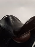 Load image into Gallery viewer, Equiline Contest Dressyrsadel 17"/L