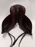 Load image into Gallery viewer, Equiline Contest Dressyrsadel 17"/L
