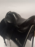 Load image into Gallery viewer, Santa Cruz Arthur Kottas Dressyrsadel 17"/W