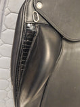 Load image into Gallery viewer, Equipe Infinity Grip Mono Dressyrsadel 17,5"/+1
