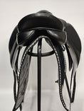 Load image into Gallery viewer, Jeffries Elite Dressyrsadel 17,5"/M
