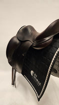 Load image into Gallery viewer, Equipe Emporio Dressyrsadel 17"/M

