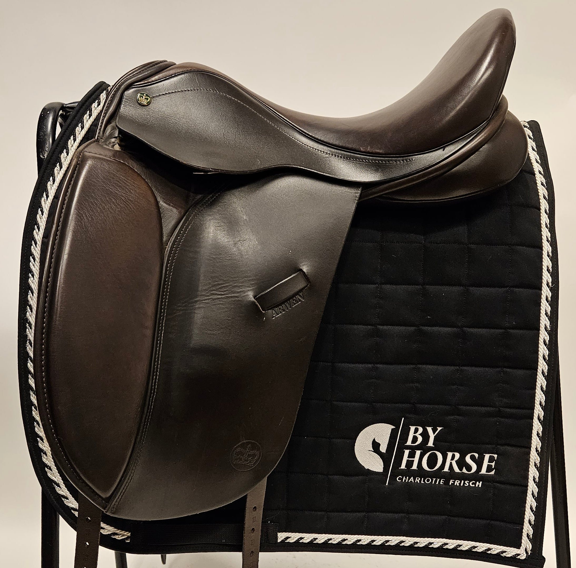 Crown Arwen 17"/M
