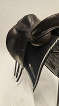 Load image into Gallery viewer, Erreplus Adelinde Dressyrsadel 17,5"/34

