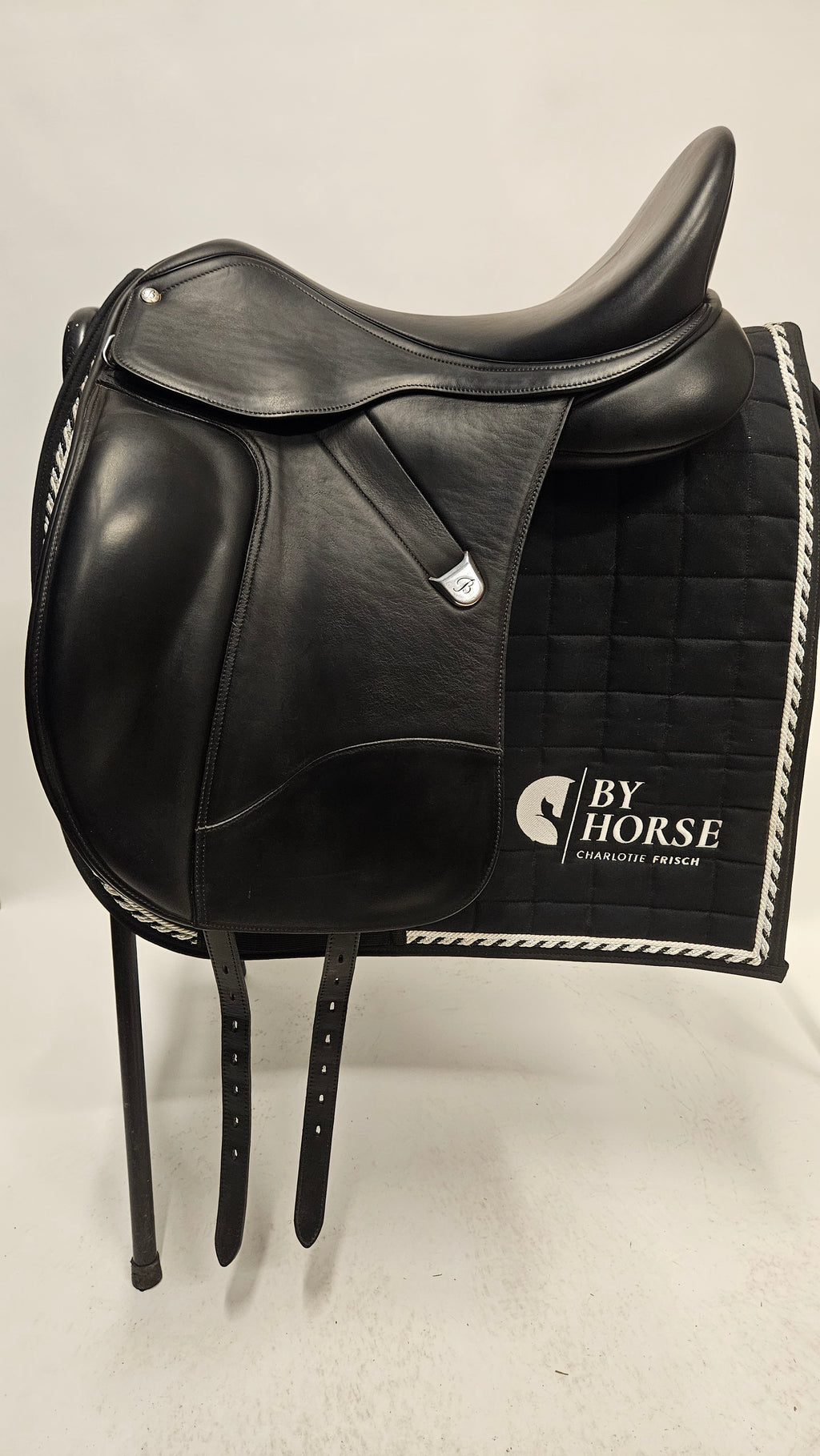 Bates Dressage Luxe 18"/M