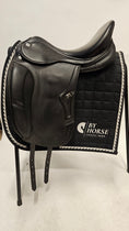 Load image into Gallery viewer, Prestige x-Optimax dressyrsadel 17"/35
