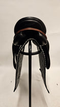 Load image into Gallery viewer, Erreplus Rembrandt Dressyrsadel 17"/35
