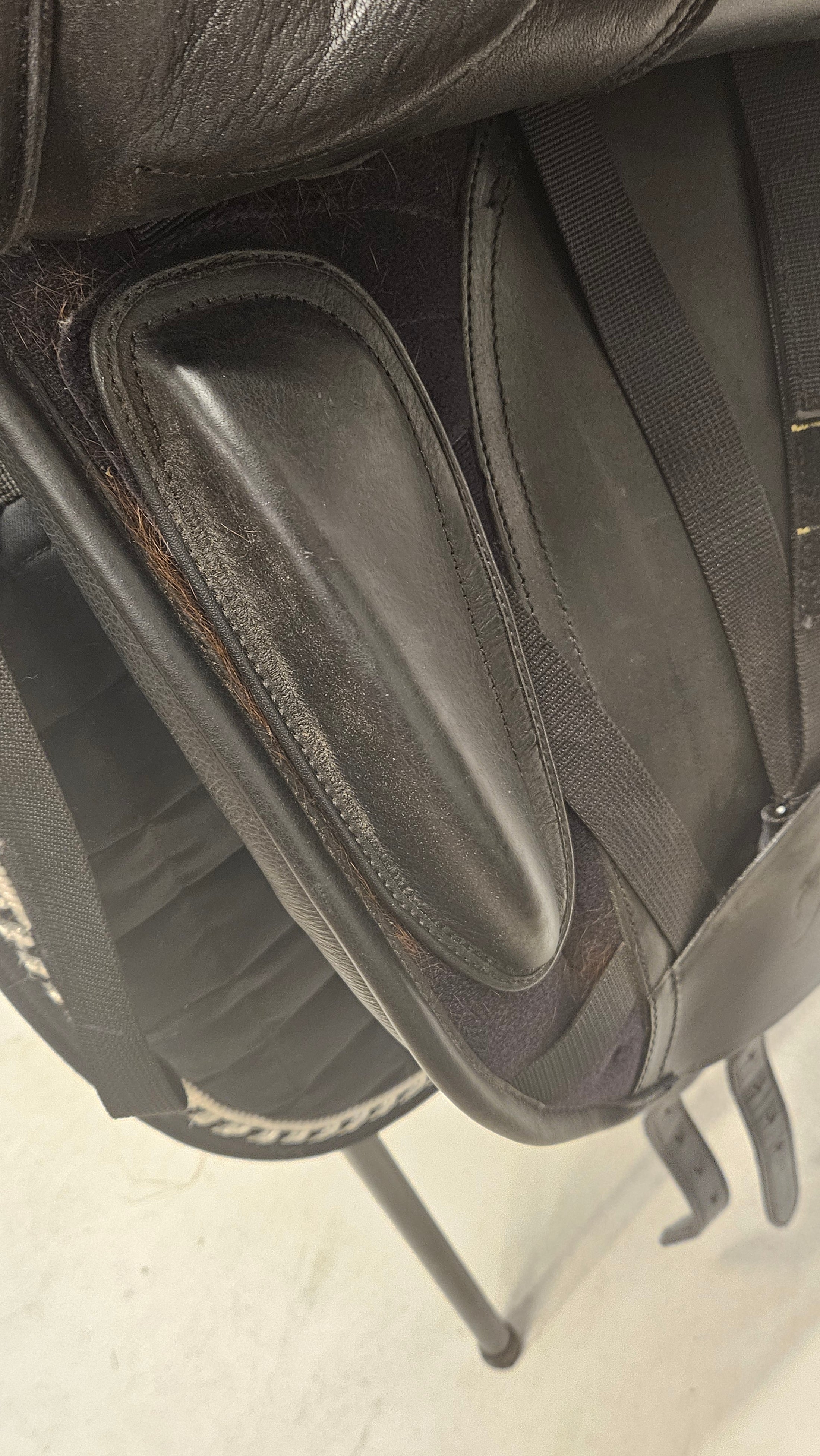 Bates Wide Plus Dressyrsadel 17"/W