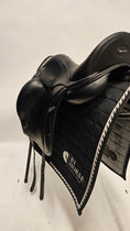 Load image into Gallery viewer, Equipe Viktoria Dressyrsadel 16,5"/+1,5
