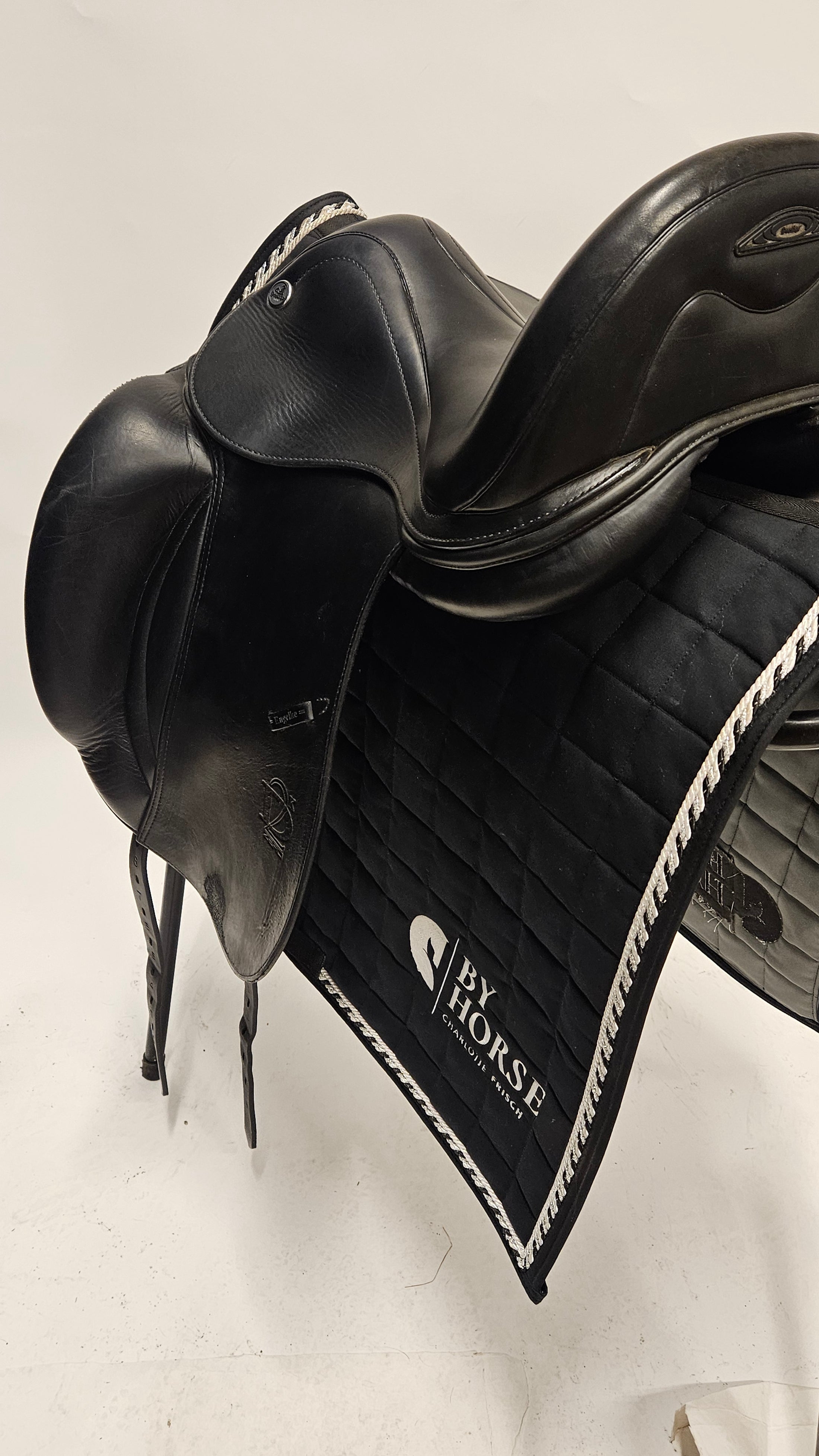Prestige  X-D2 Dressyrsadel 16"/34 (märkt M omvärmd)