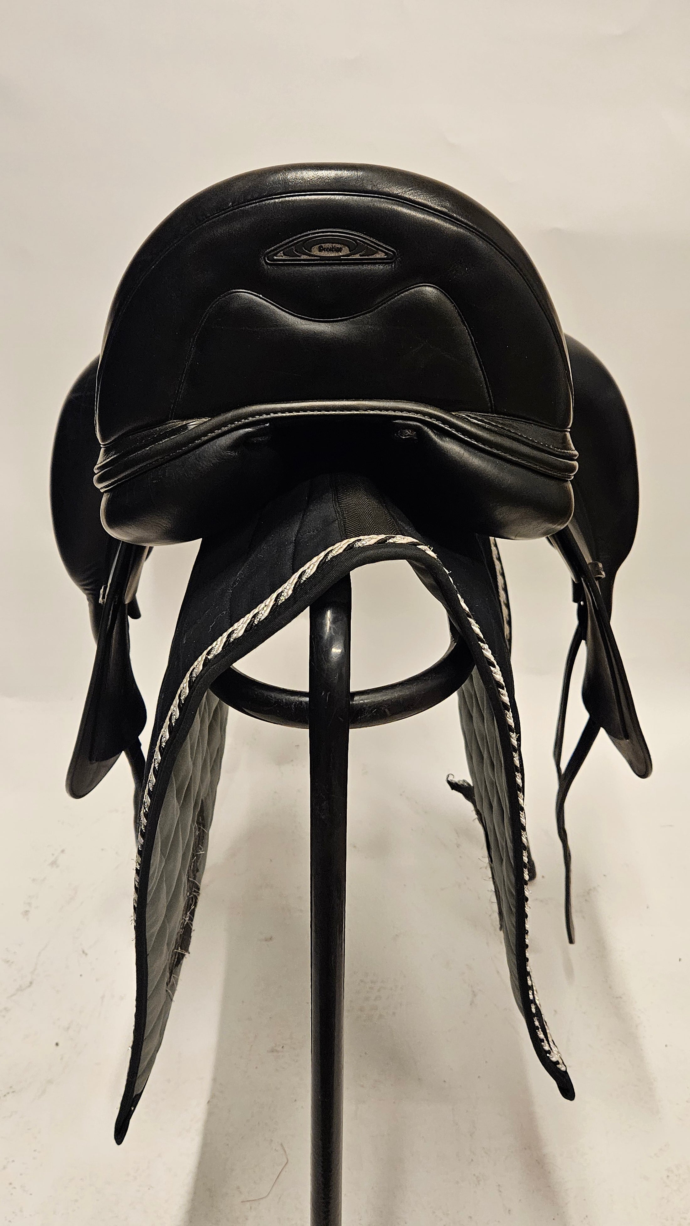 Prestige  X-D2 Dressyrsadel 16"/34 (märkt M omvärmd)