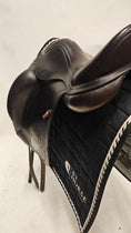Load image into Gallery viewer, Equipe Olympia Dressyrsadel 17,5"/M

