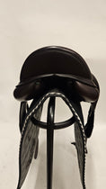 Load image into Gallery viewer, Equipe Olympia Dressyrsadel 17,5"/M
