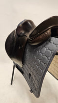 Load image into Gallery viewer, Röösli Classic Pilatus Dressyrsadel 16,5"/MW
