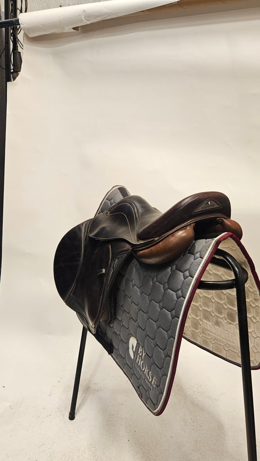 Equiline Nick Skelton Hoppsadel 16"/M