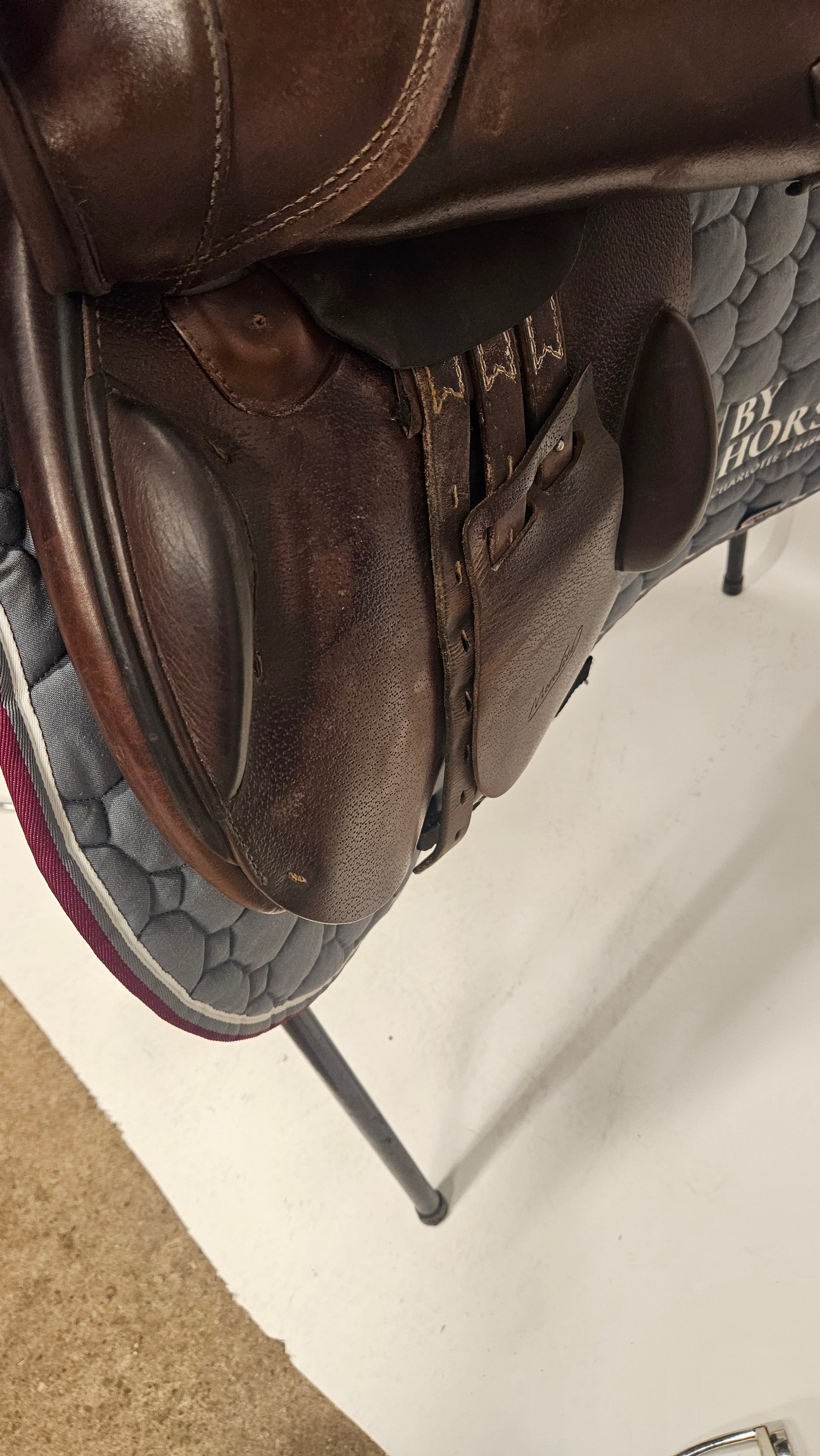 Prestige X- Meredith 17"/33 hoppsadel