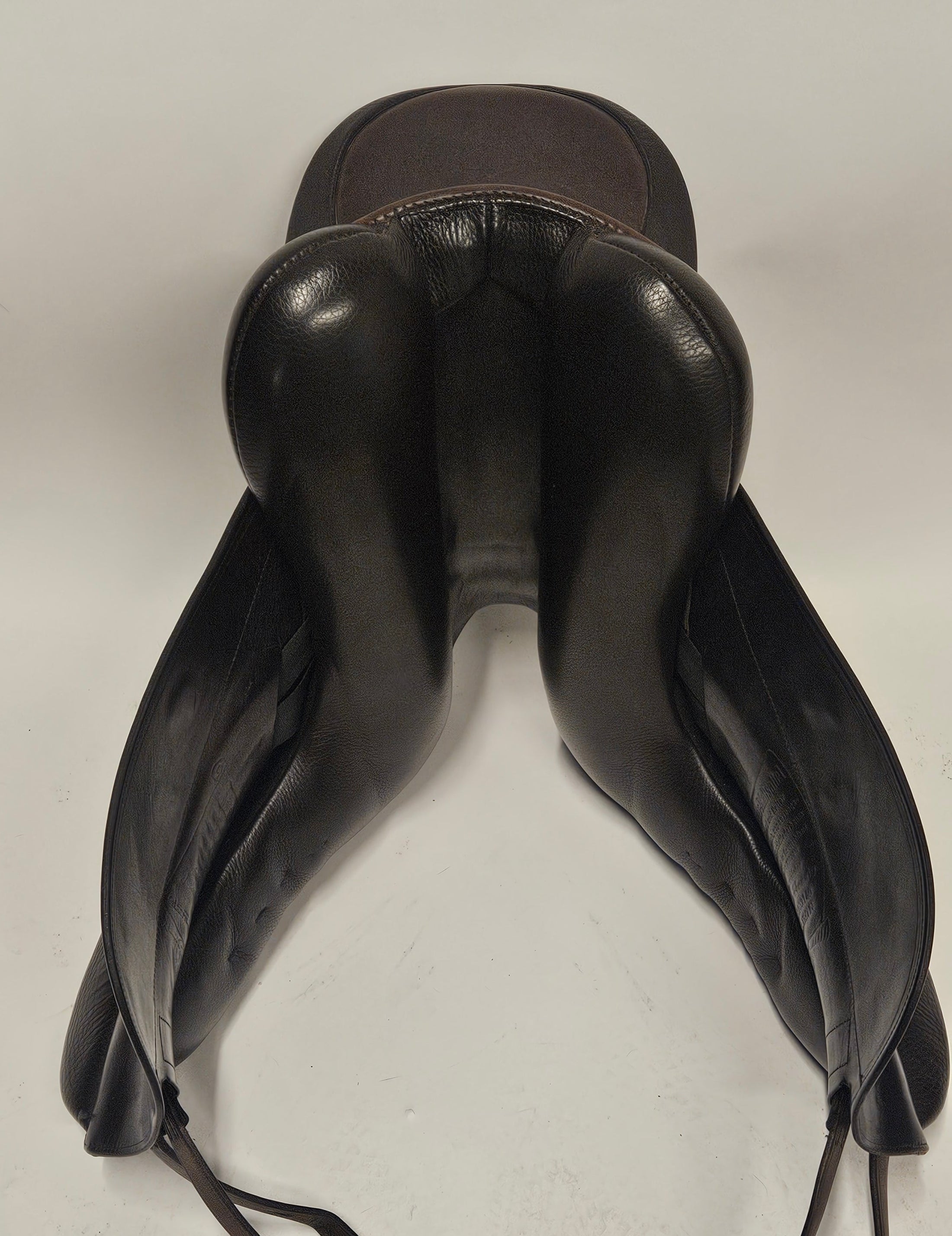 Jochen Hennig Dressyrsadel 17"/M