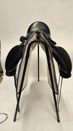 Ladda upp bild till gallerivisning, Equiline Contest Dressyrsadel 17&quot;/MW
