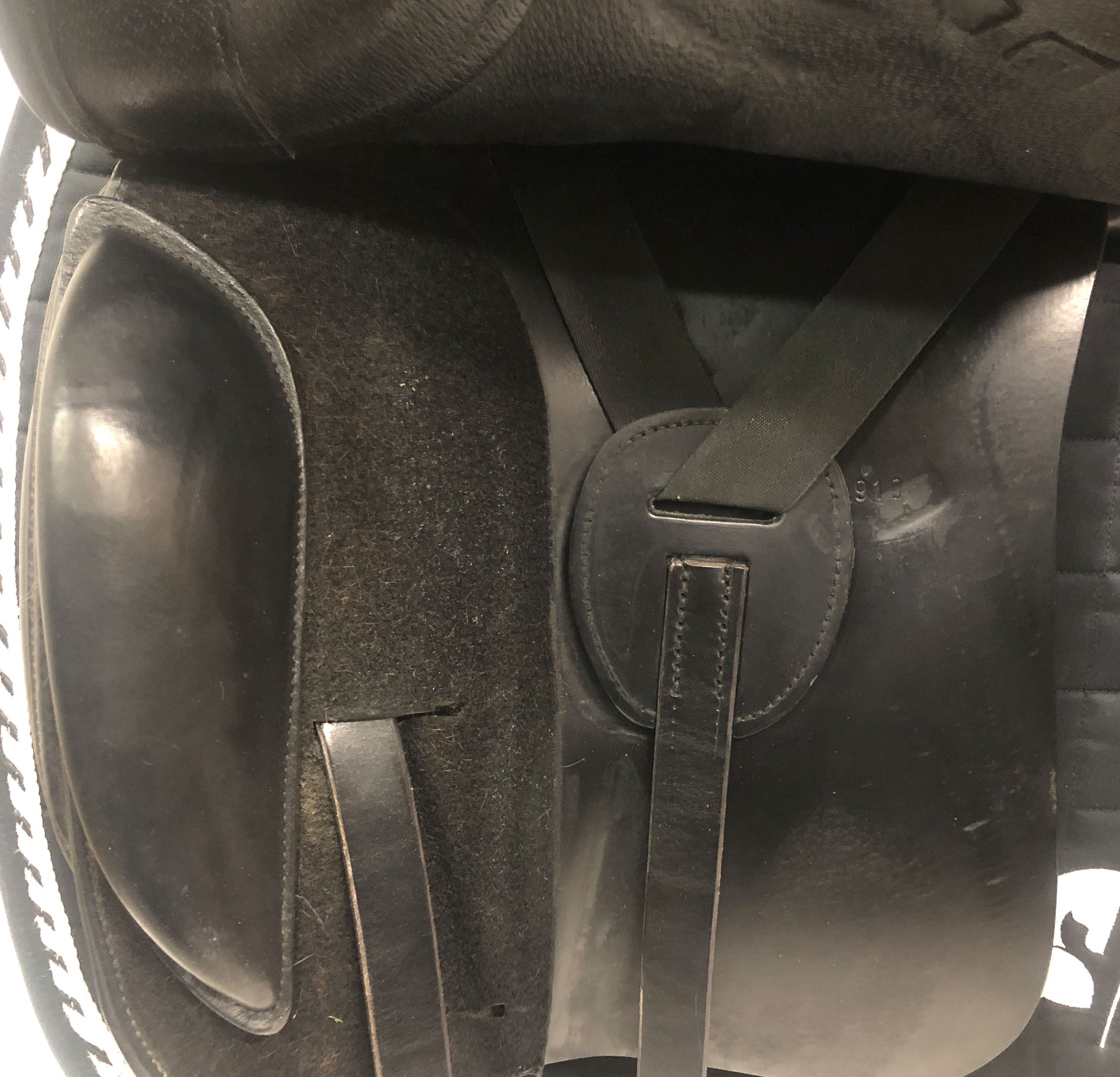Equiline Dynamic Dressyrsadel 17"/MW