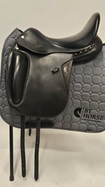 Ladda upp bild till gallerivisning, Equiline Contest Dressyrsadel 17&quot;/MW
