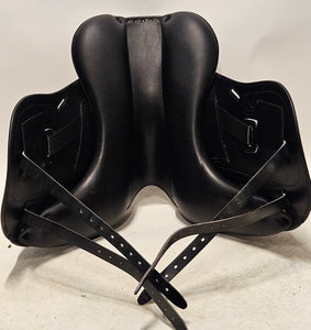 Childeric DSC Dressyrsadel 17"/M