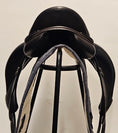 Load image into Gallery viewer, Equipe Olympia Dressyrsadel 17"/+2
