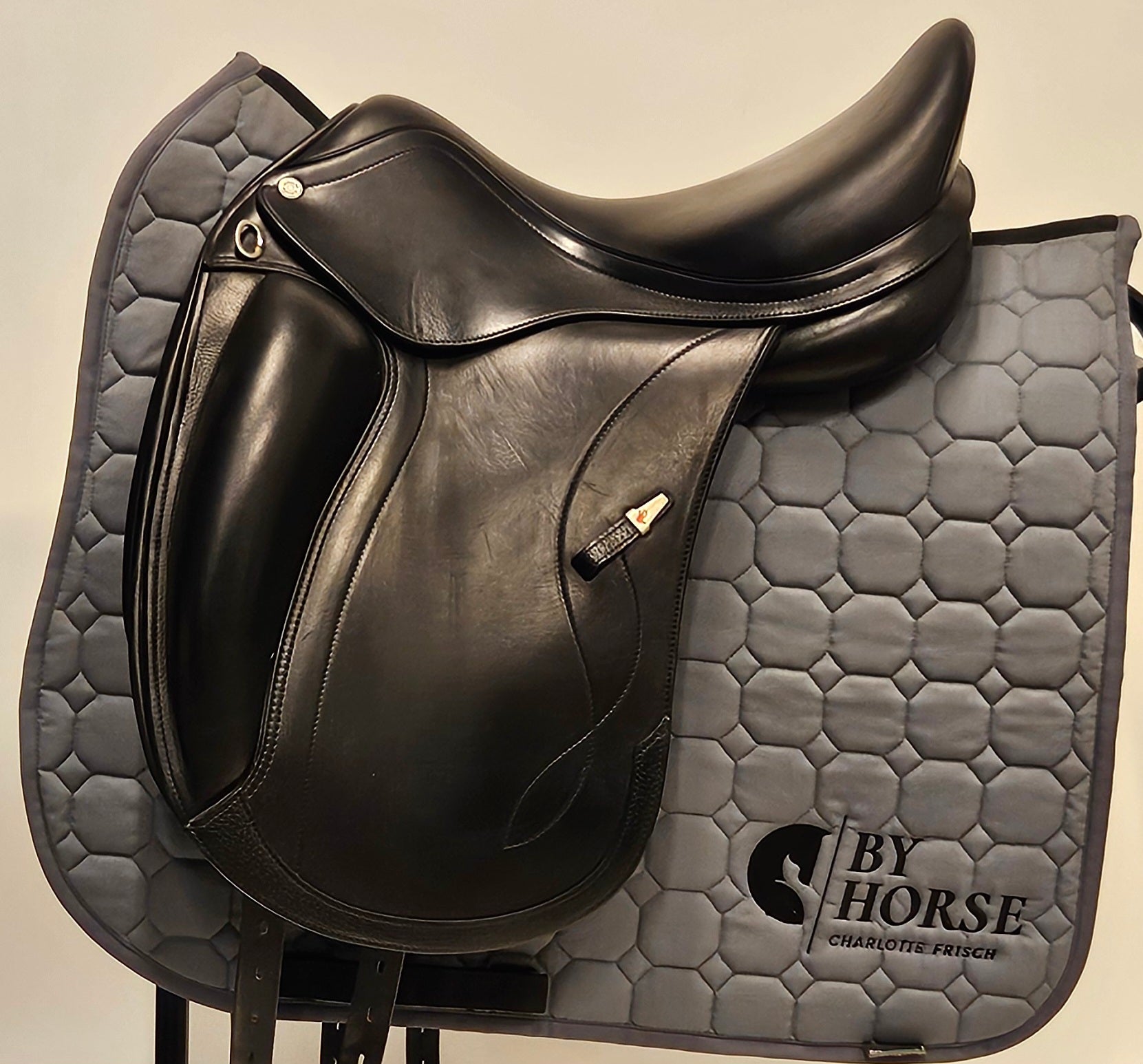 Equipe Olympia Dressyrsadel 16"/+1