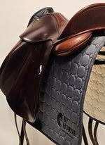Ladda upp bild till gallerivisning, Bates Innova Dressyrsadel 18&quot;/W
