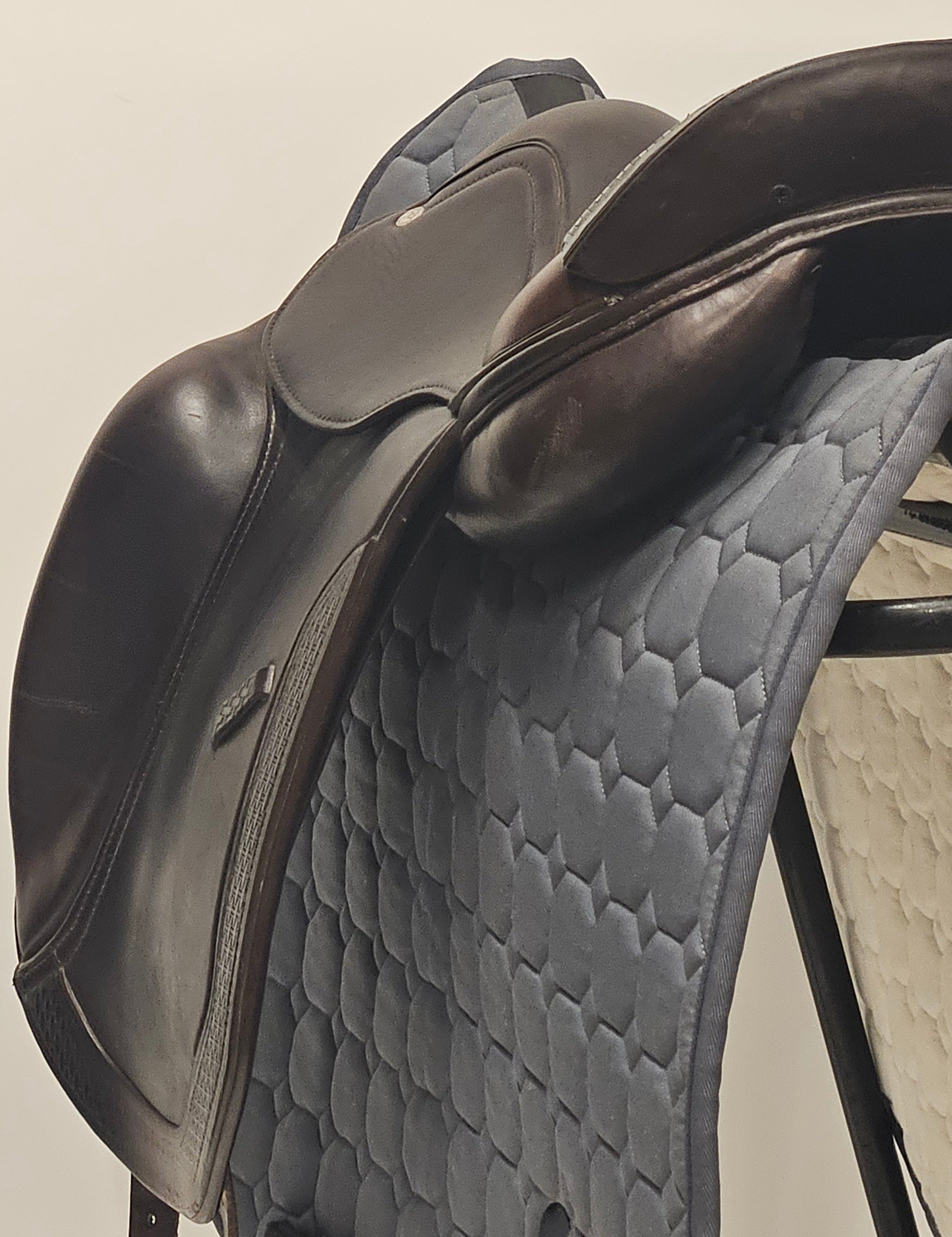 Ergo X Salmiak Dressyrsadel 17"/W