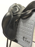 Load image into Gallery viewer, Equipe Glamour Dressyrsadel 17"/+1
