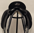 Load image into Gallery viewer, Kieffer Wellington Exclusiv dressyrsadel 17"/M
