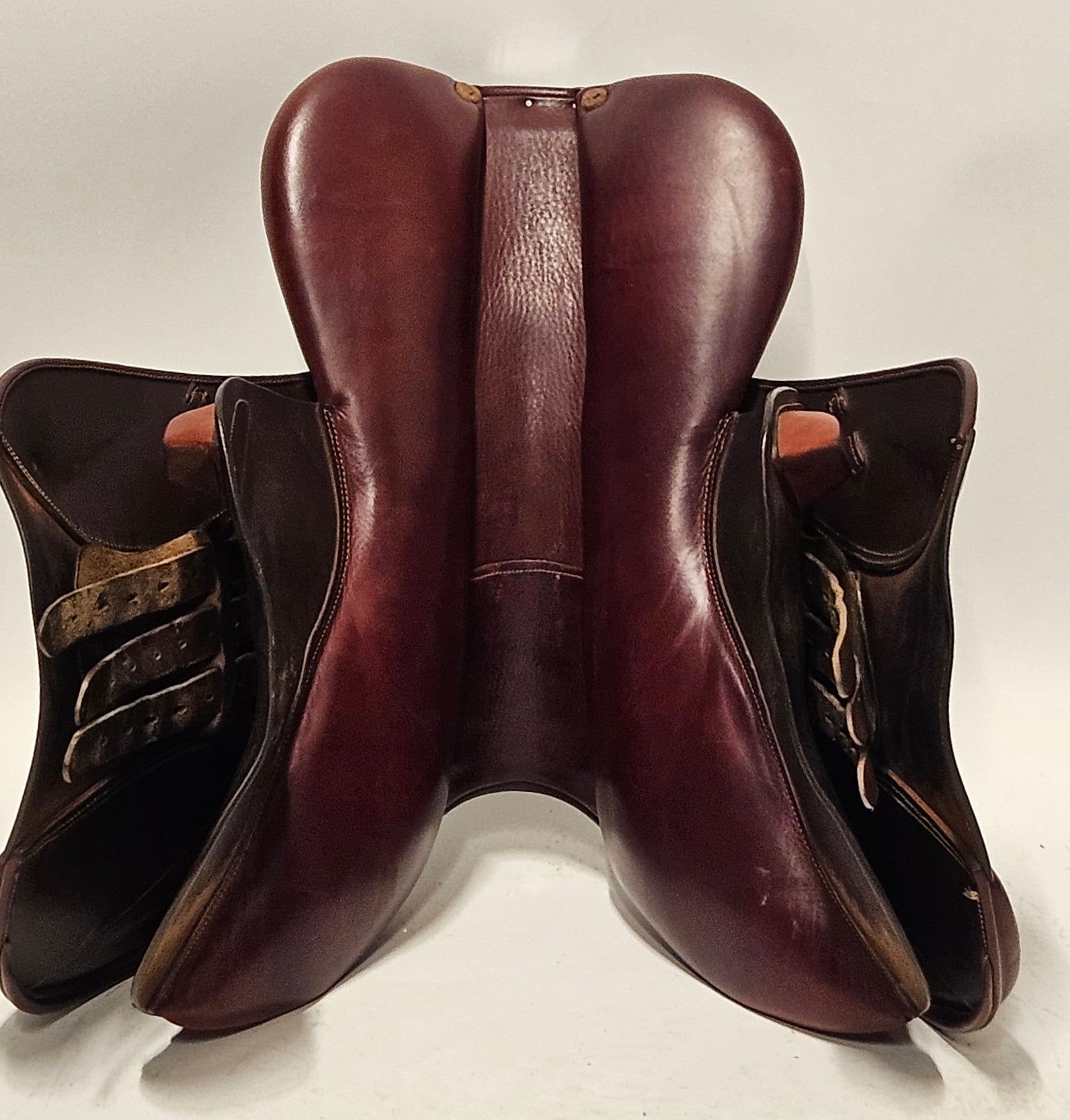 Ikonic Elite Hoppsadel 17,5"